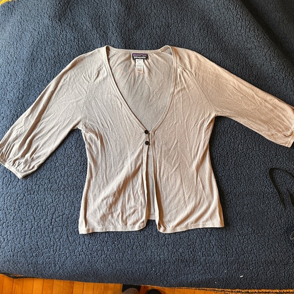Patagonia Women's Medium Gray Knit cardigan with black buttons - Picture 2 of 4